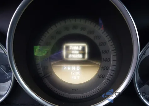 2012 Mercedes-Benz C 300 Sport 4Matic z USA, uszkodzony, nr VIN WDDGF8BB9CR192390